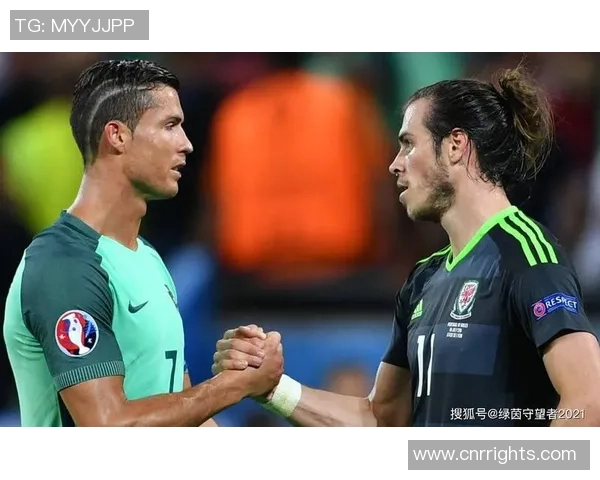 球星共聚一堂展风采 传奇足球明星双人合照瞬间记录 球星共聚一堂展风采 传奇足球明星双人合照瞬间记录