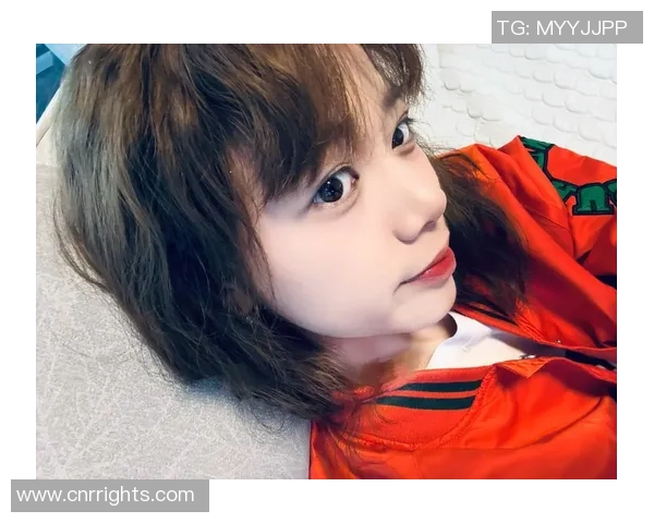 抖音最火足球女星热议:她如何用实力征服球迷与赛场 抖音最火足球女星热议:她如何用实力征服球迷与赛场