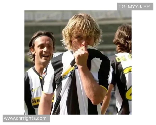 足球史上十大最感动人心的球星人物与传奇瞬间回顾 足球史上十大最感动人心的球星人物与传奇瞬间回顾