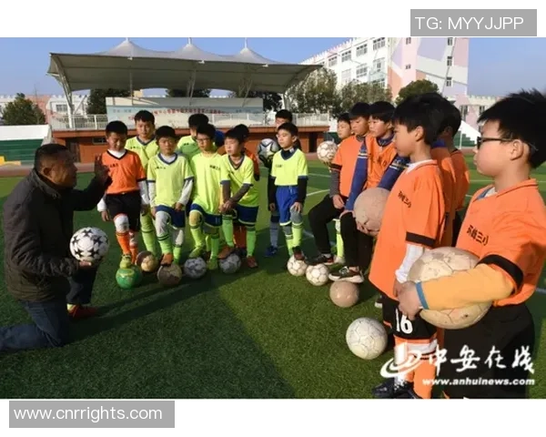 足球巨星卡通形象大集合呈现球场传奇瞬间展现荣耀与激情 足球巨星卡通形象大集合呈现球场传奇瞬间展现荣耀与激情