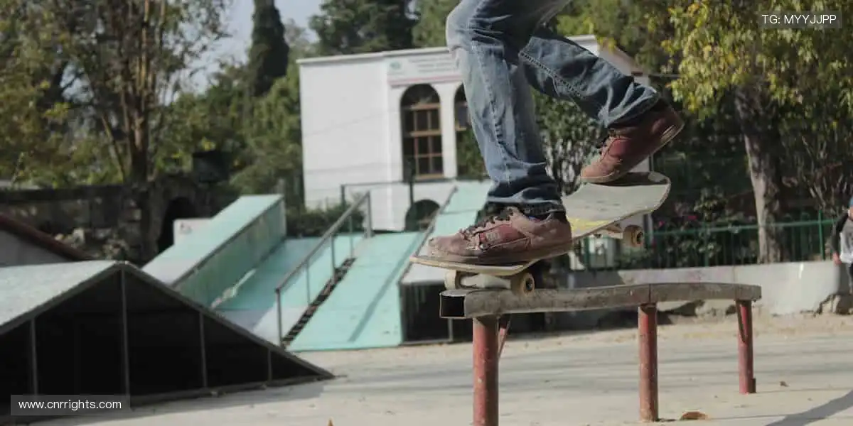 球迷的第二主场，🎯 从球星同款到限量周边，一网打尽你的热爱！